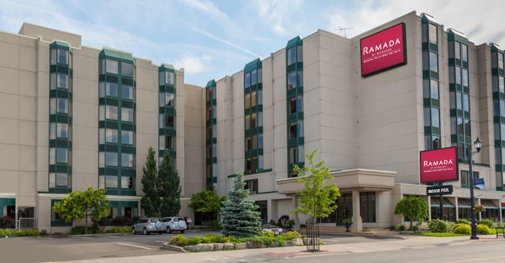 Ramada By Wyndham Niagara Falls Near The Falls Hotel Exterior photo