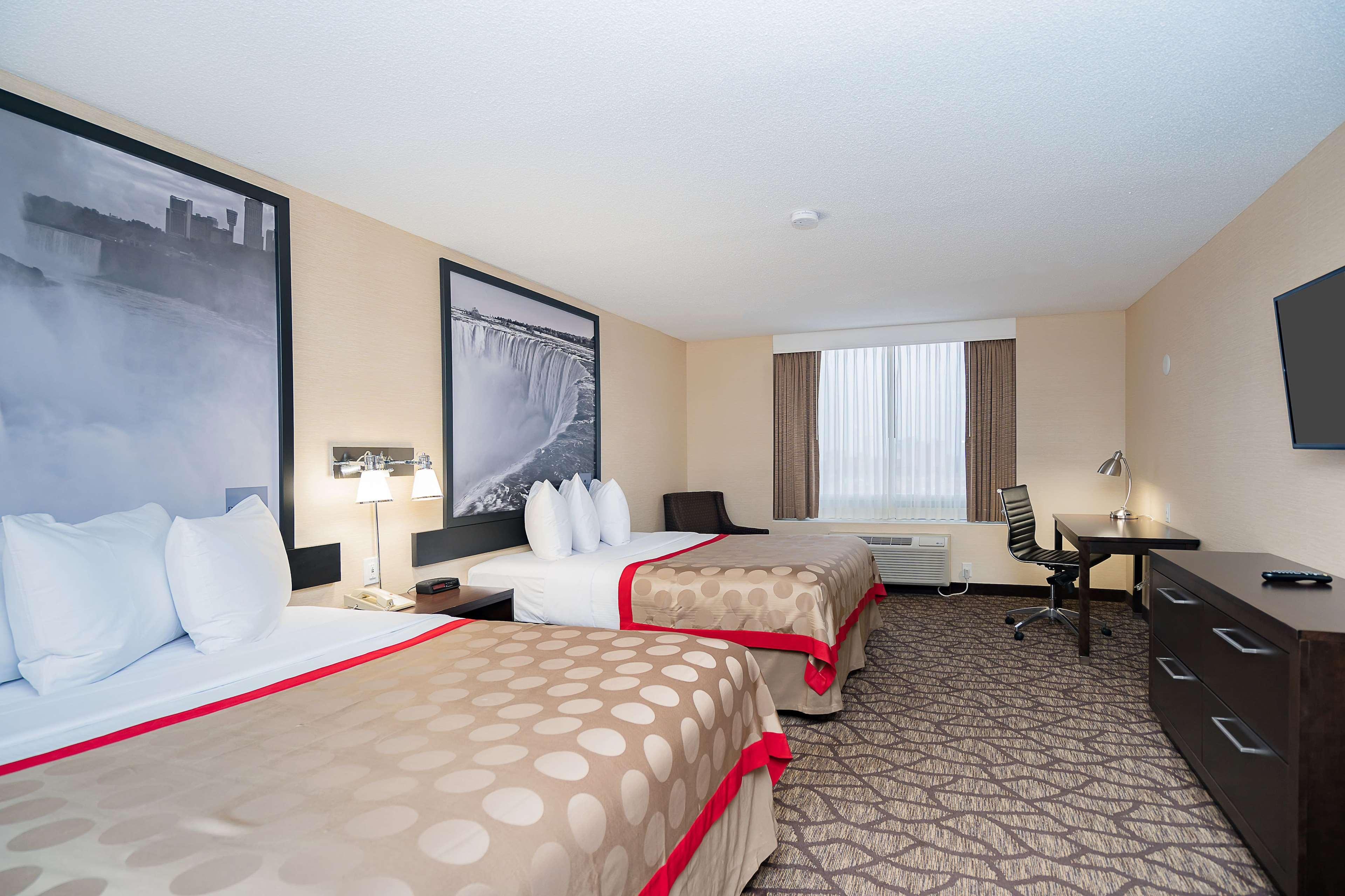 Ramada By Wyndham Niagara Falls Near The Falls Exterior photo