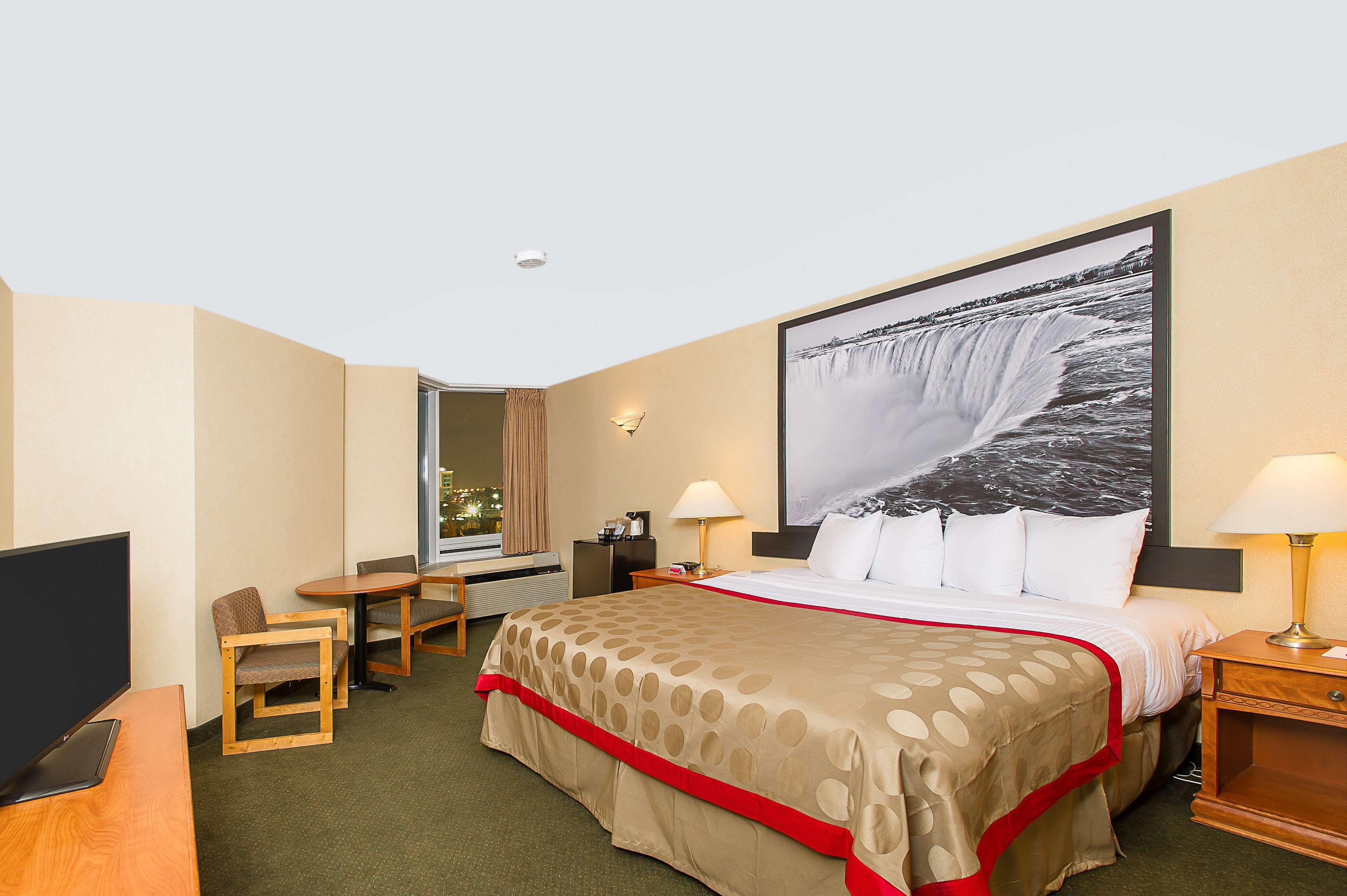 Ramada By Wyndham Niagara Falls Near The Falls Exterior photo