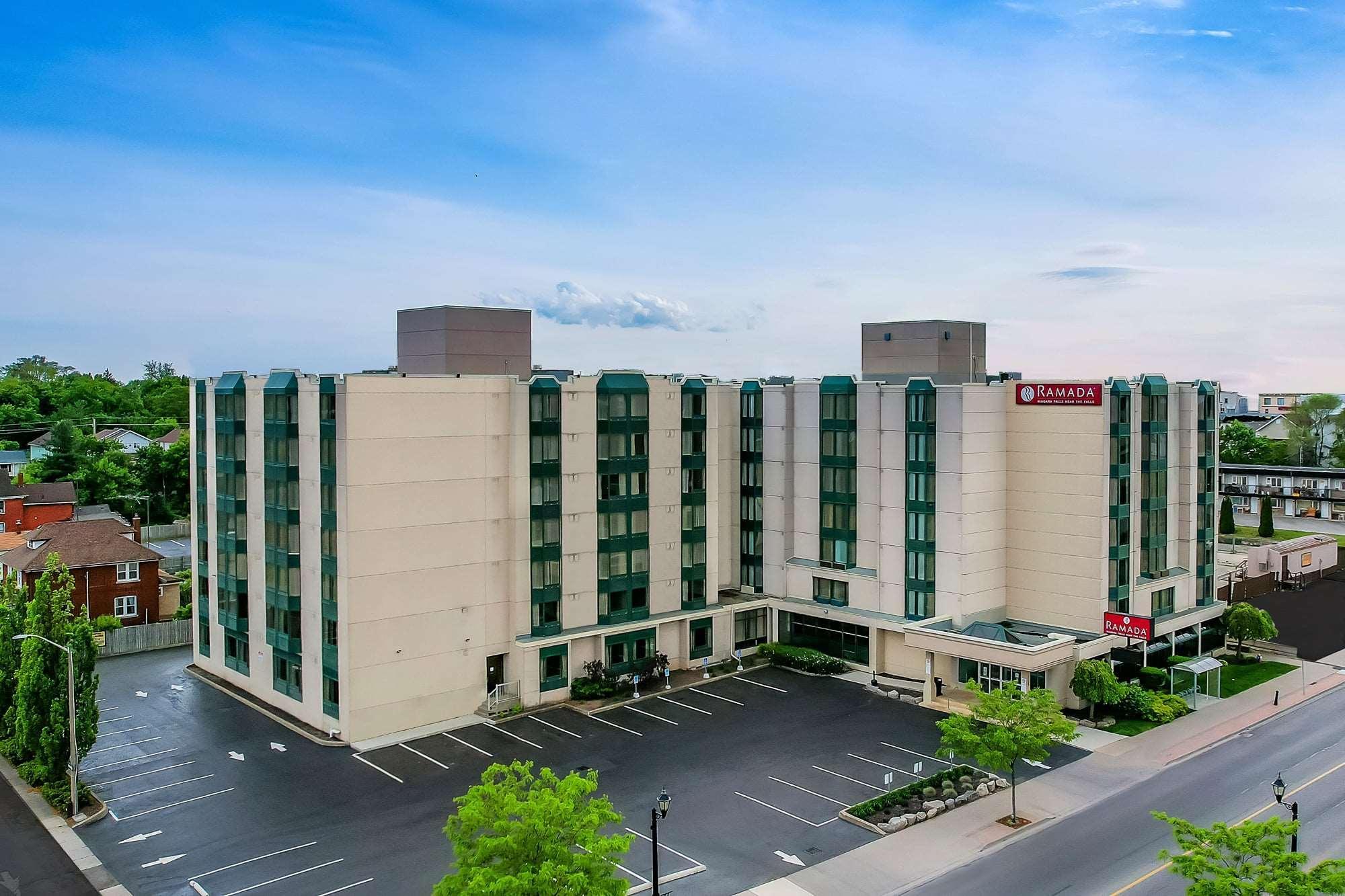 Ramada By Wyndham Niagara Falls Near The Falls Hotel Exterior photo