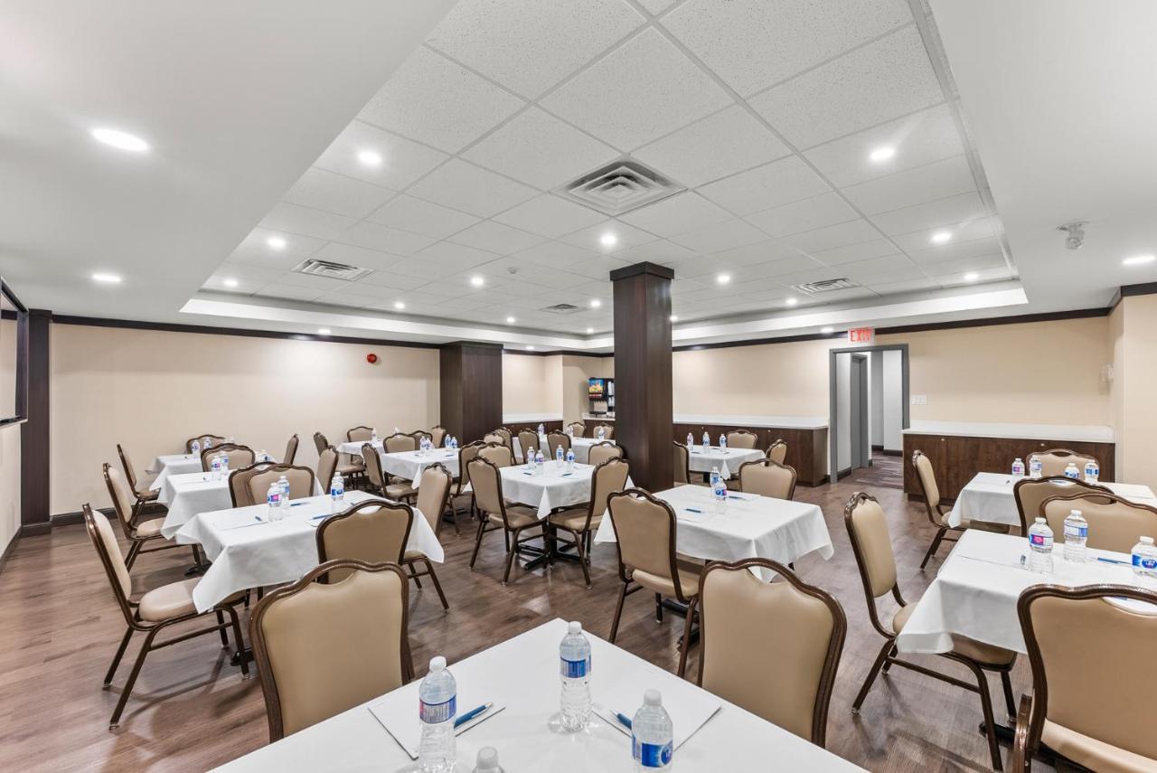 Ramada By Wyndham Niagara Falls Near The Falls Exterior photo