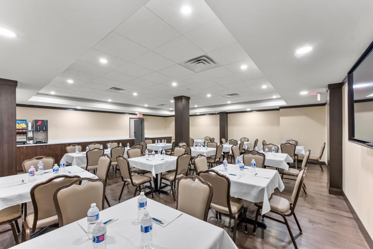 Ramada By Wyndham Niagara Falls Near The Falls Exterior photo