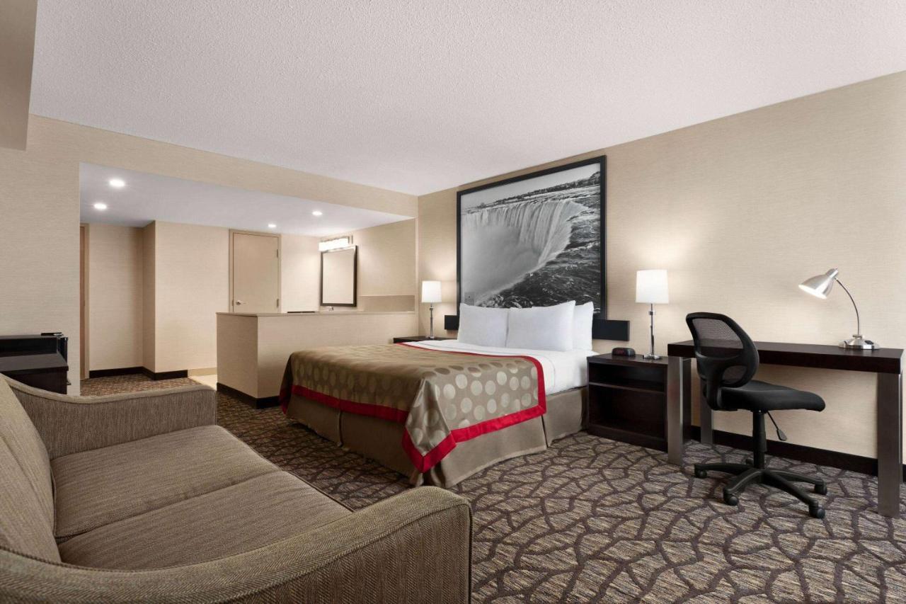 Ramada By Wyndham Niagara Falls Near The Falls Exterior photo