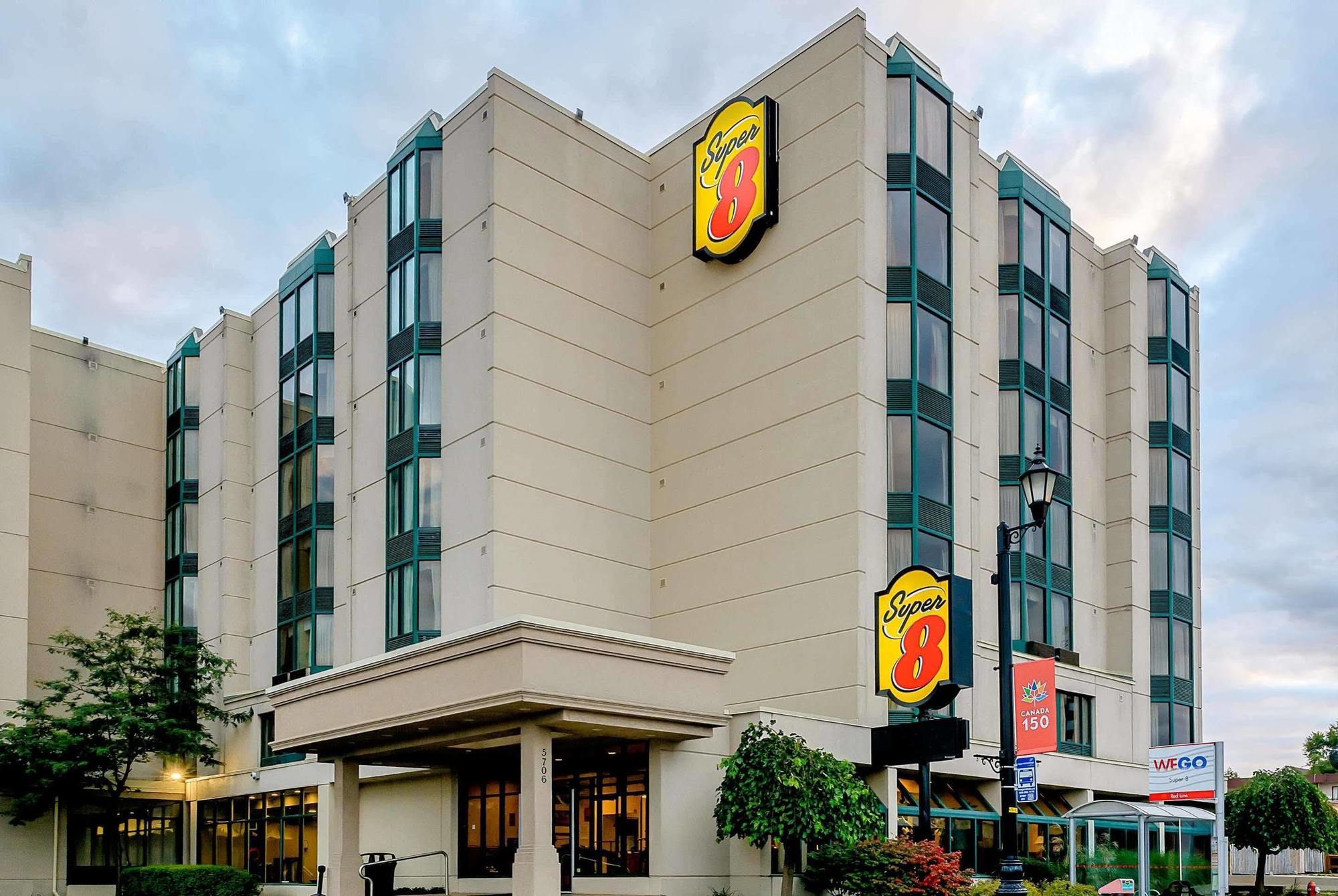 Ramada By Wyndham Niagara Falls Near The Falls Exterior photo